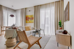 #stayhere - Brand New Unique Designer 1BDR in Trendy Neighbourhood